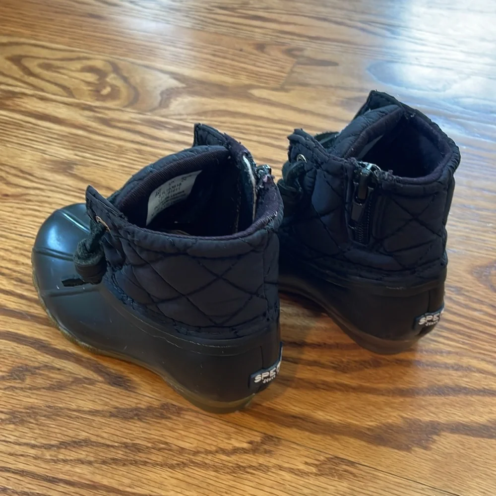 Girl’s Sperry Saltwater Nylon Quilt Duck Boots. Size 8M. Excellent Condition.